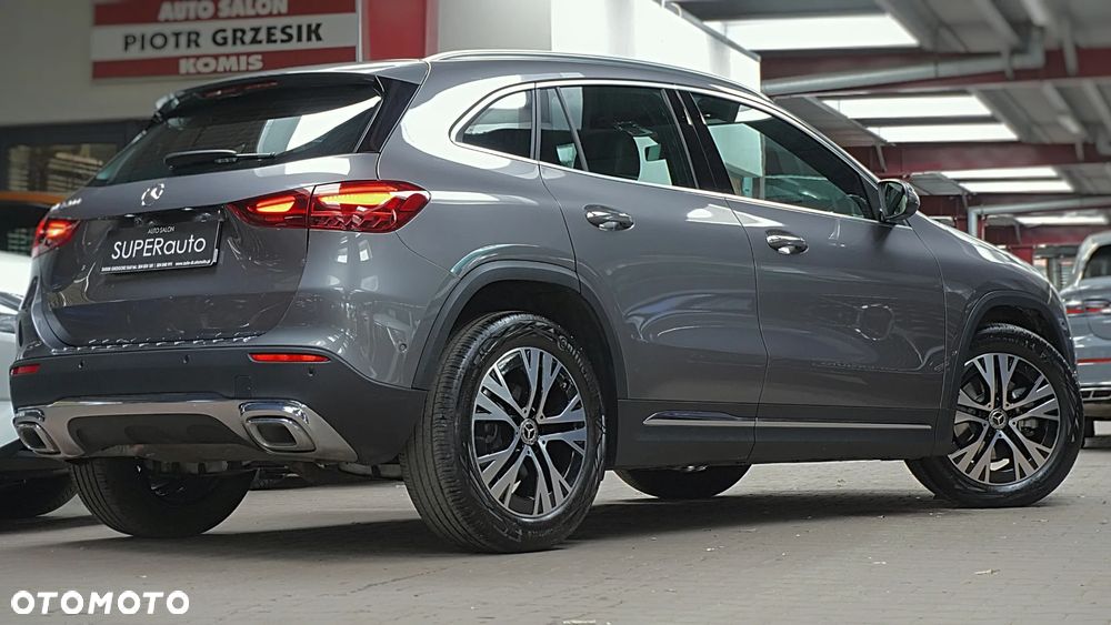 Mercedes-Benz GLA 200 - 12