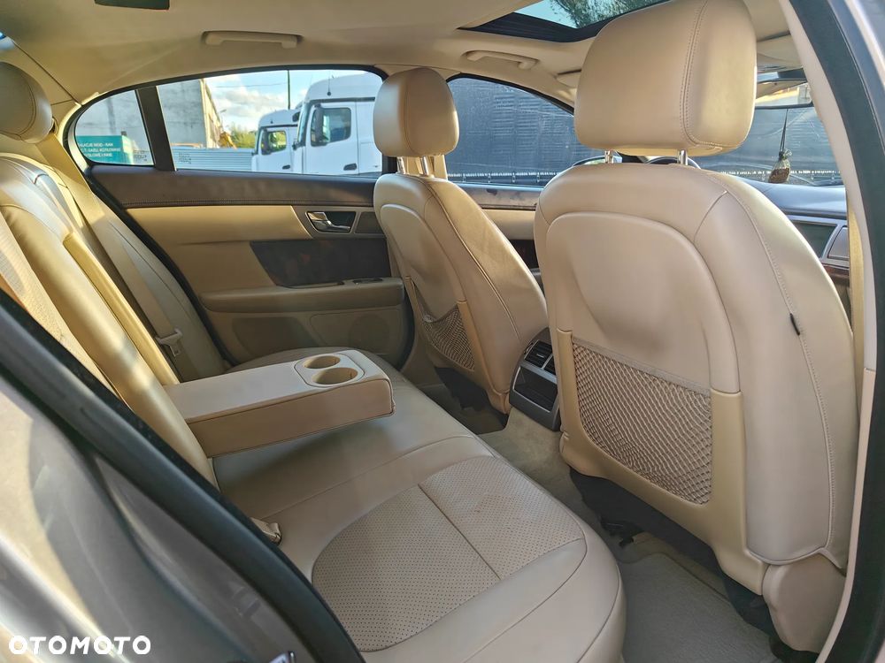 Jaguar XF 3.0 V6 Premium Luxury - 5