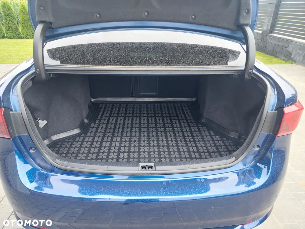 Toyota Avensis 1.8 Premium MS - 9