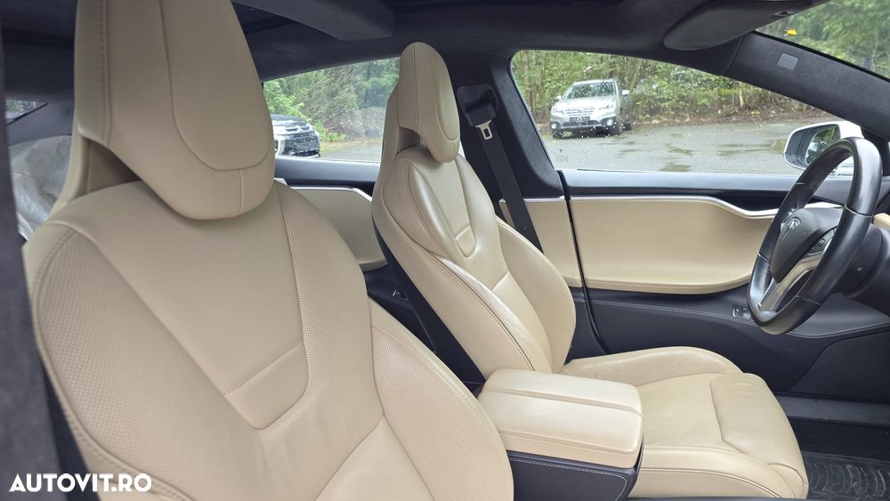 Tesla Model S Performance - 11