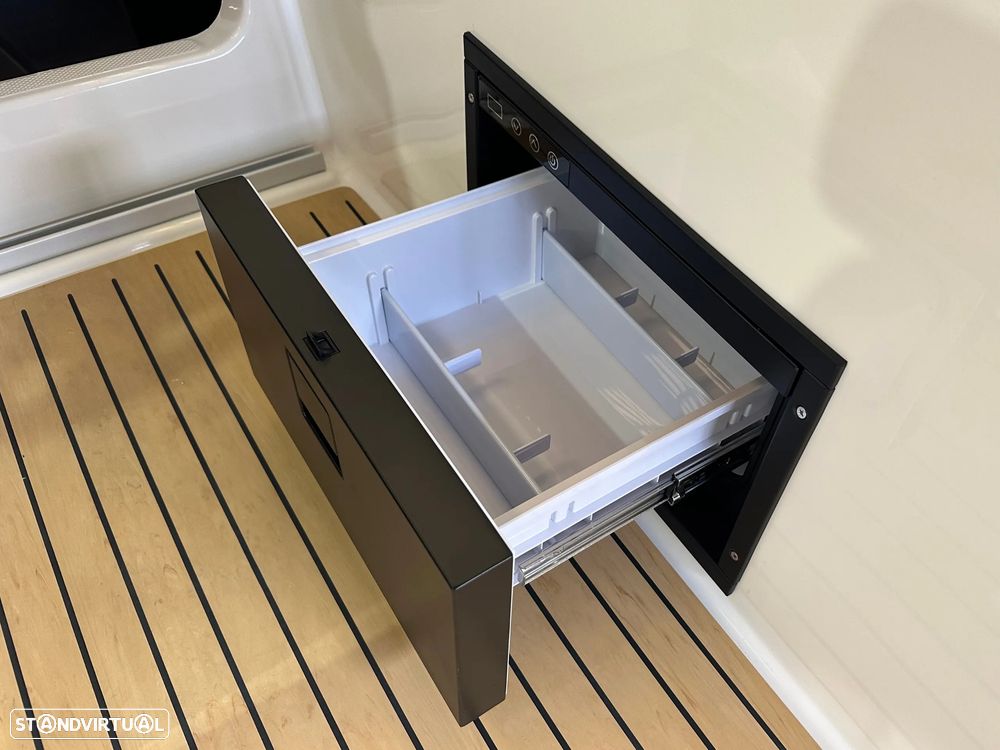 Quicksilver Activ 875 Sundeck - 30