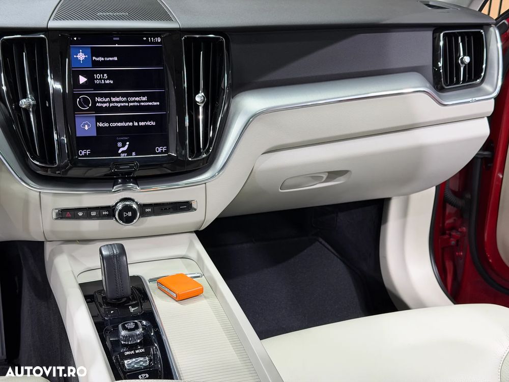 Volvo XC 60 T8 Twin Engine AWD Momentum - 11