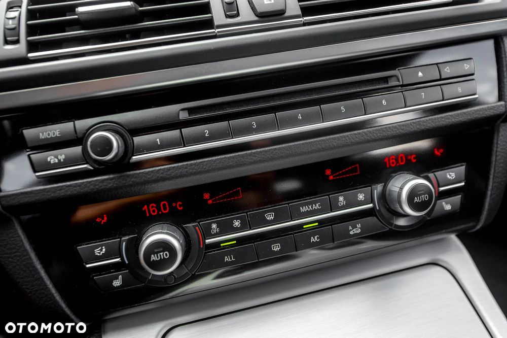 BMW Seria 5 525d xDrive Sport-Aut Modern Line - 31