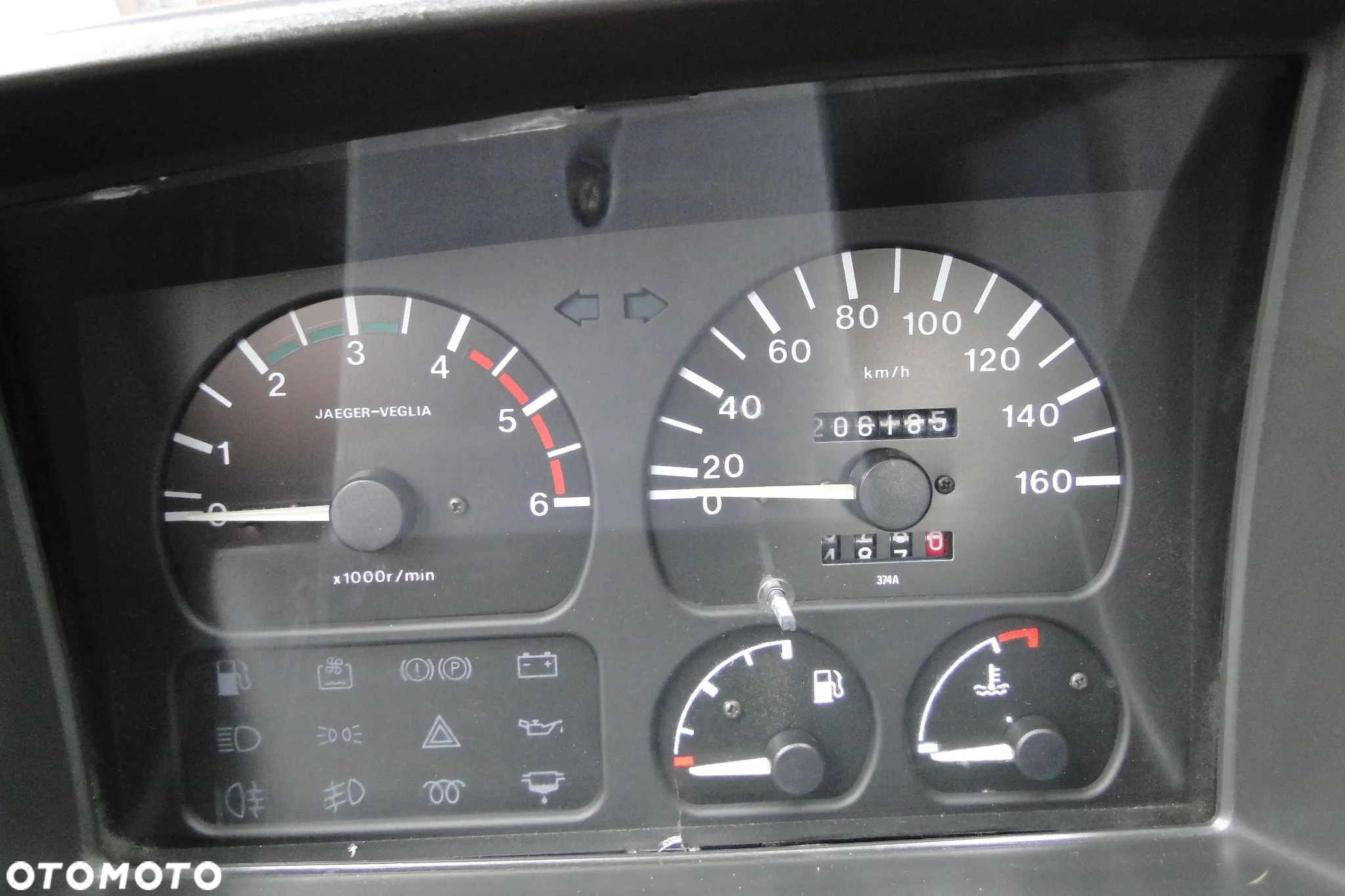 Nissan TRADE - 28