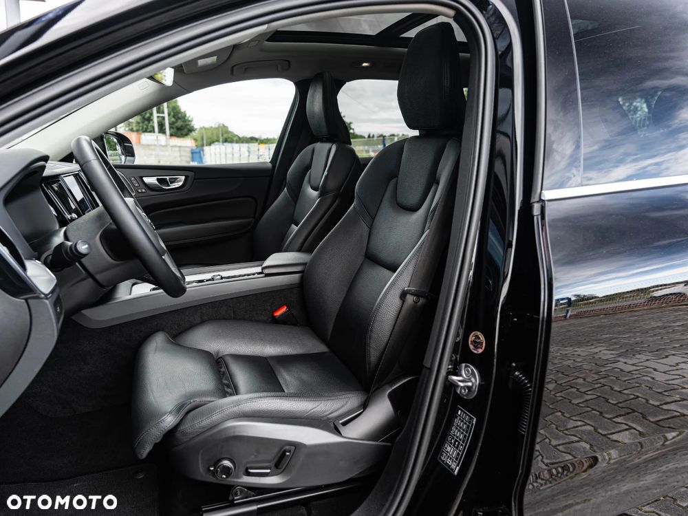 Volvo XC 60 B4 D Plus Bright - 24