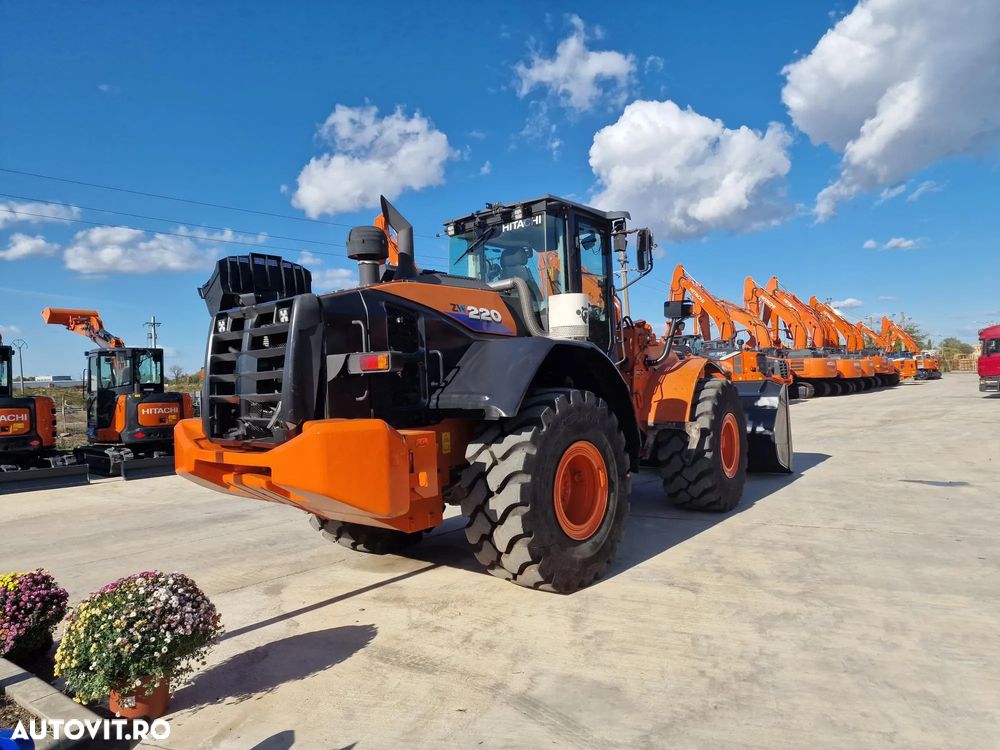 Hitachi ZW220, 2.140h, 8.833 km, CUPLA RAPIDA, CUPA 3,5mc, Masa operationala 20t, Anvelope Goodyear profil L5 90% ok, Gresare automata, VIRARE JOYSTICK, consum mediu 14,6l/h, an fabr 2020, camera spate, ridica la 4,2m,  CA NOU-PROMOTIE 119.900 EUR+Tva - 4