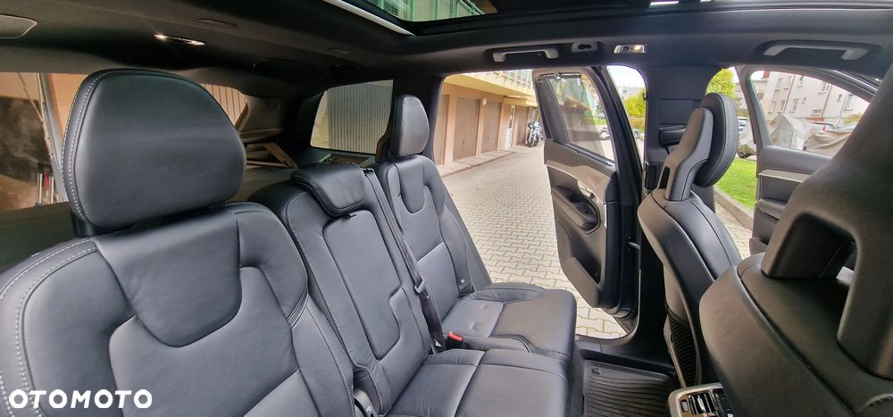 Volvo XC 90 T8 AWD Plug-In Hybrid R-Design 7os - 24