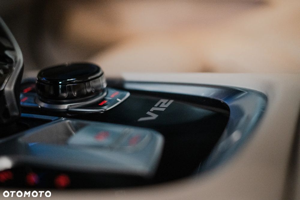 BMW Seria 7 M760Li xDrive - 13