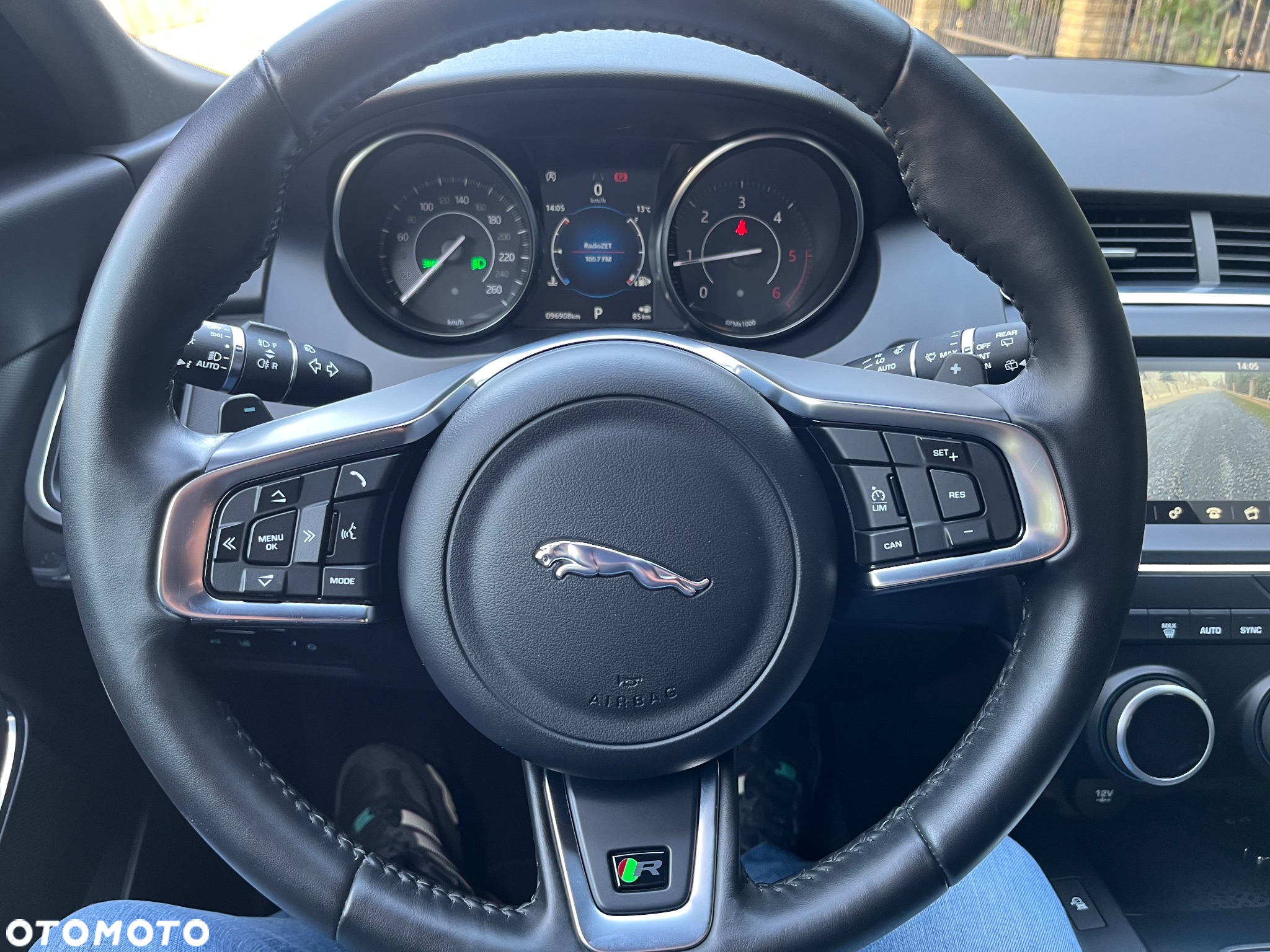 Jaguar E-Pace 2.0 i4D AWD R-Dynamic - 28