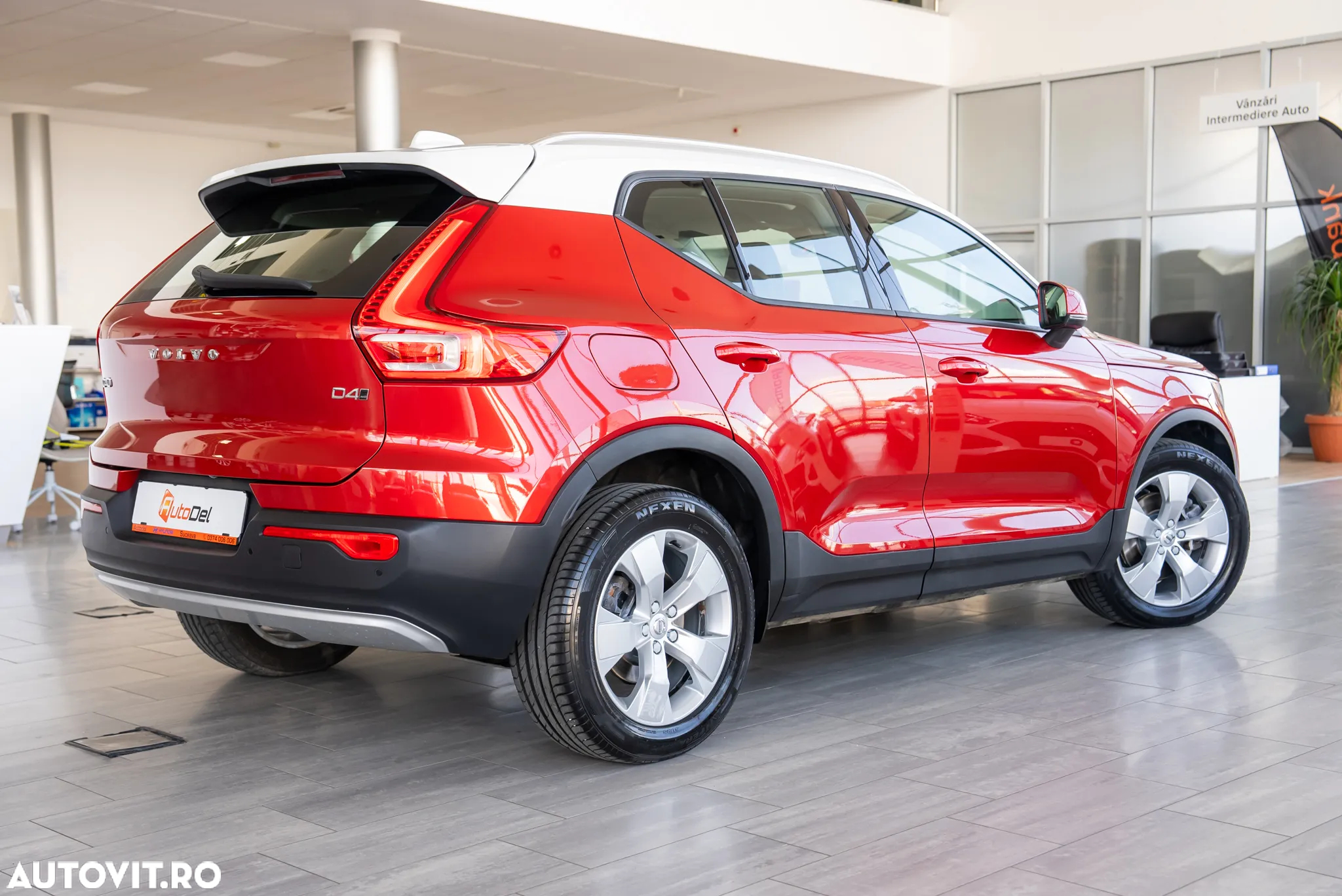 Volvo XC 40 D4 AWD Geartronic Momentum - 4