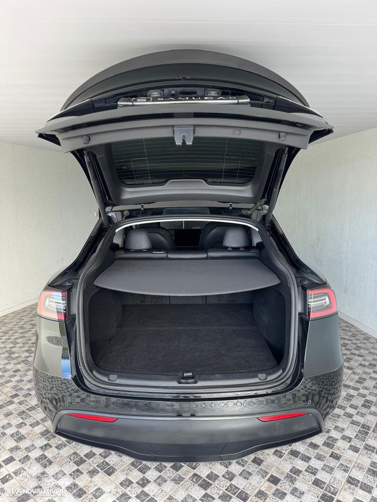 Tesla Model Y Performance Dual Motor AWD - 19