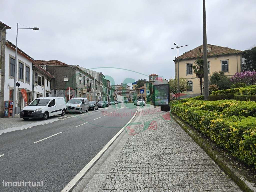Espaço Comercial (103m2) - Junto à Câmara - Grande imagem: 2/13