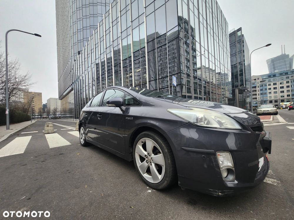 Toyota Prius (Hybrid) - 2