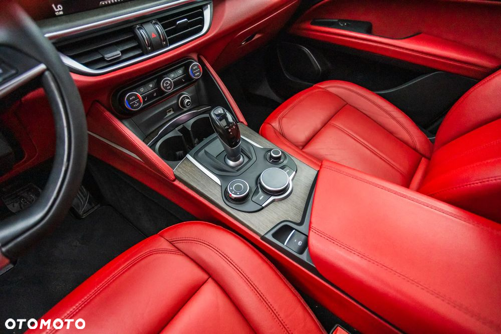 Alfa Romeo Stelvio 2.0 Turbo TI Q4 - 24