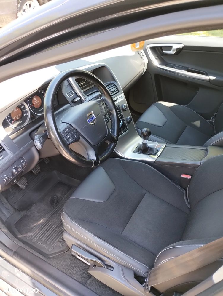 Volvo XC 60 DRIVe R Design - 9