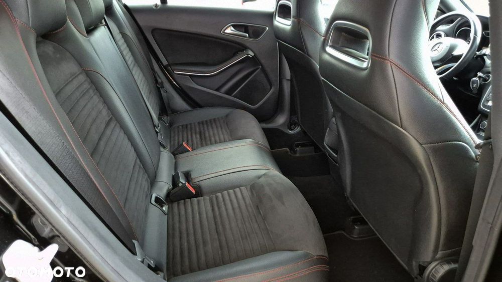 Mercedes-Benz CLA 200 7G-DCT AMG Line - 22