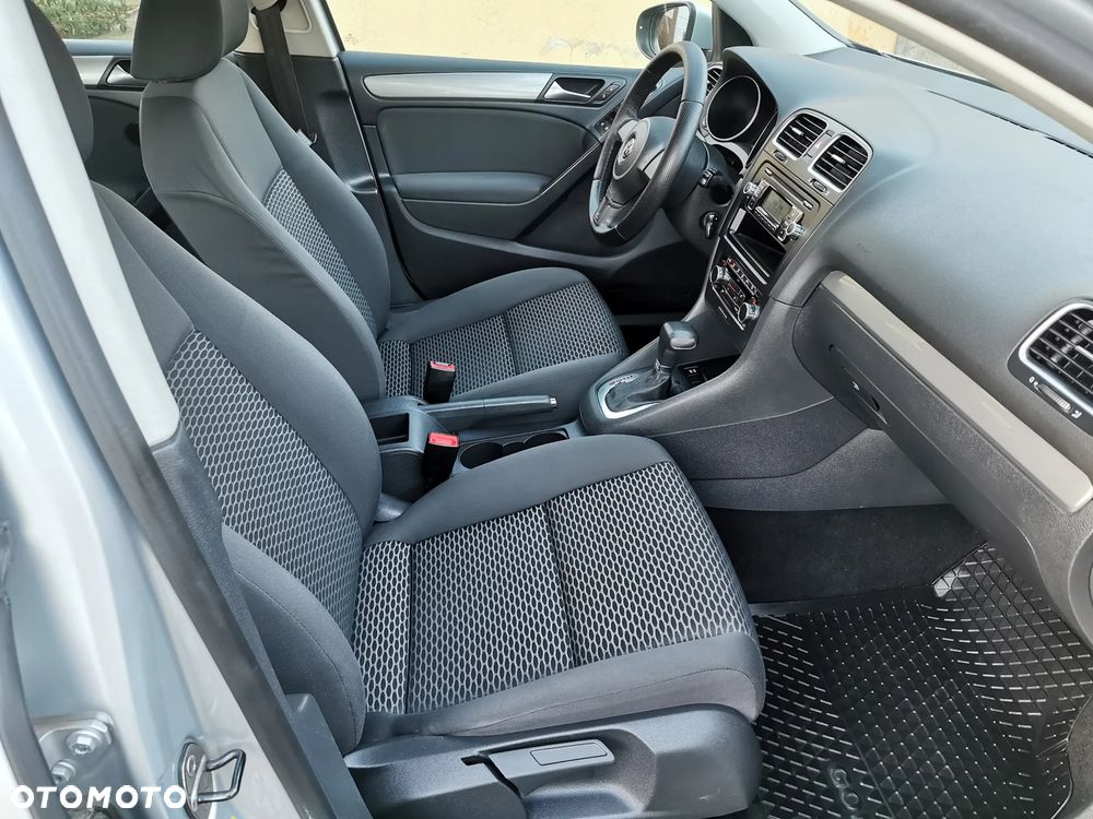 Volkswagen Golf 1.6 Trendline DSG - 17