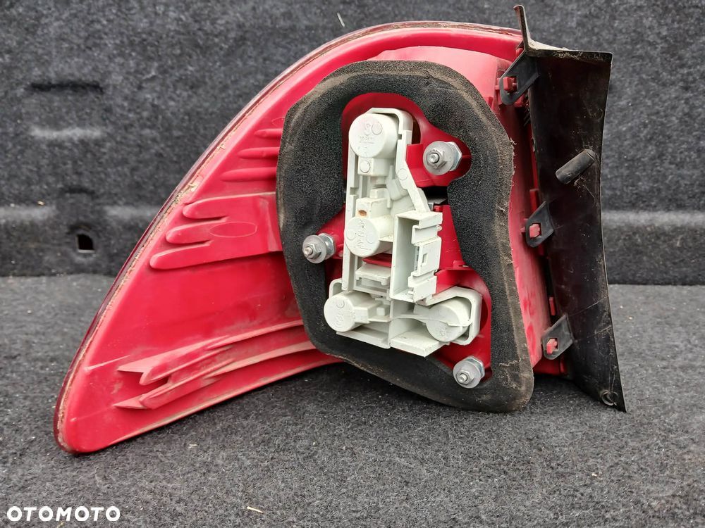 BMW E91 Lampa tylna prawa w błotnik - 3