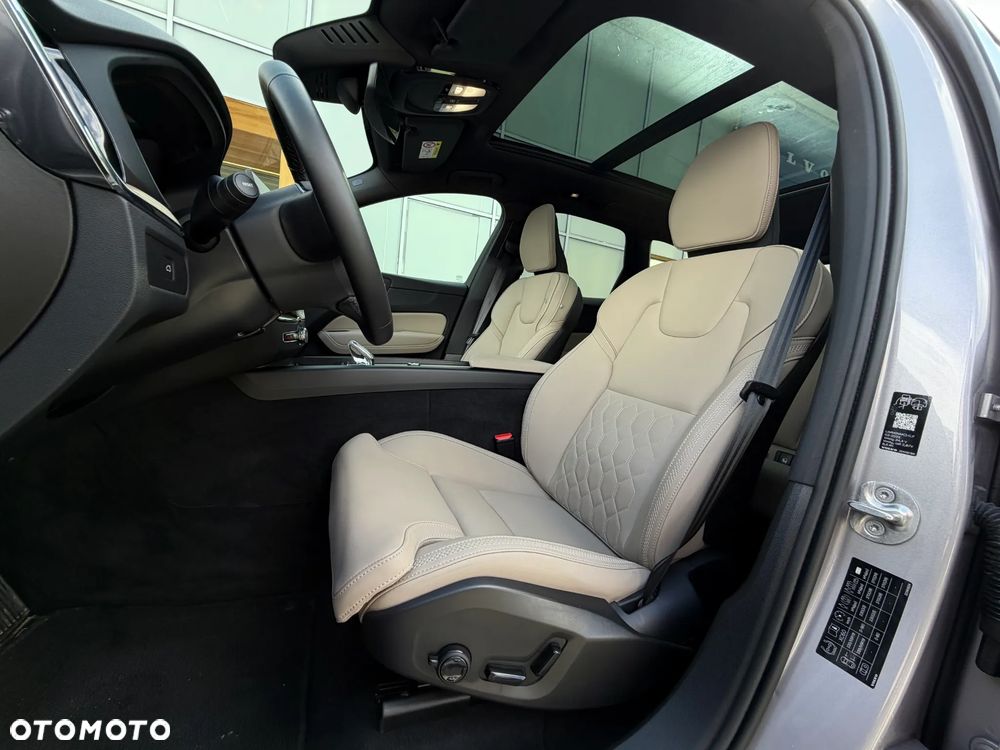 Volvo XC 60 B5 B AWD Plus Dark - 26
