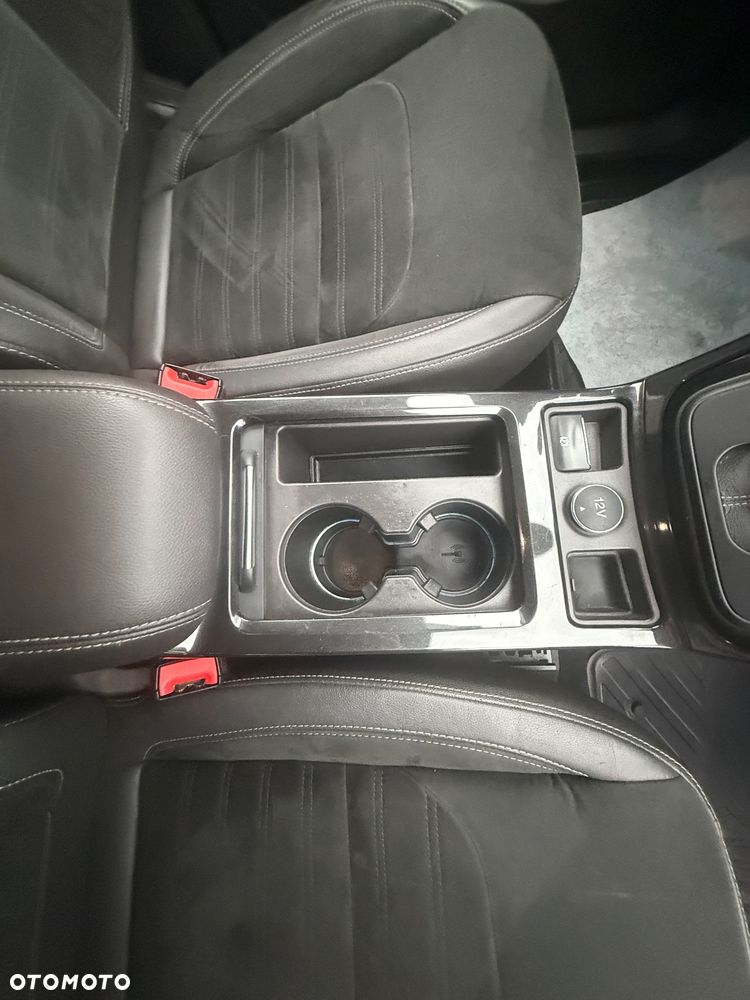 Ford Kuga 2.0 TDCi AWD ST-Line - 27