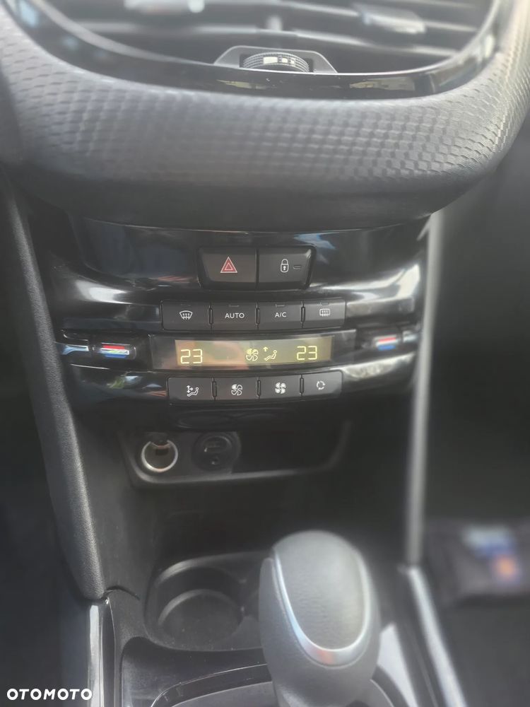 Peugeot 2008 1.2 Pure Tech Style S&S EAT6 - 28