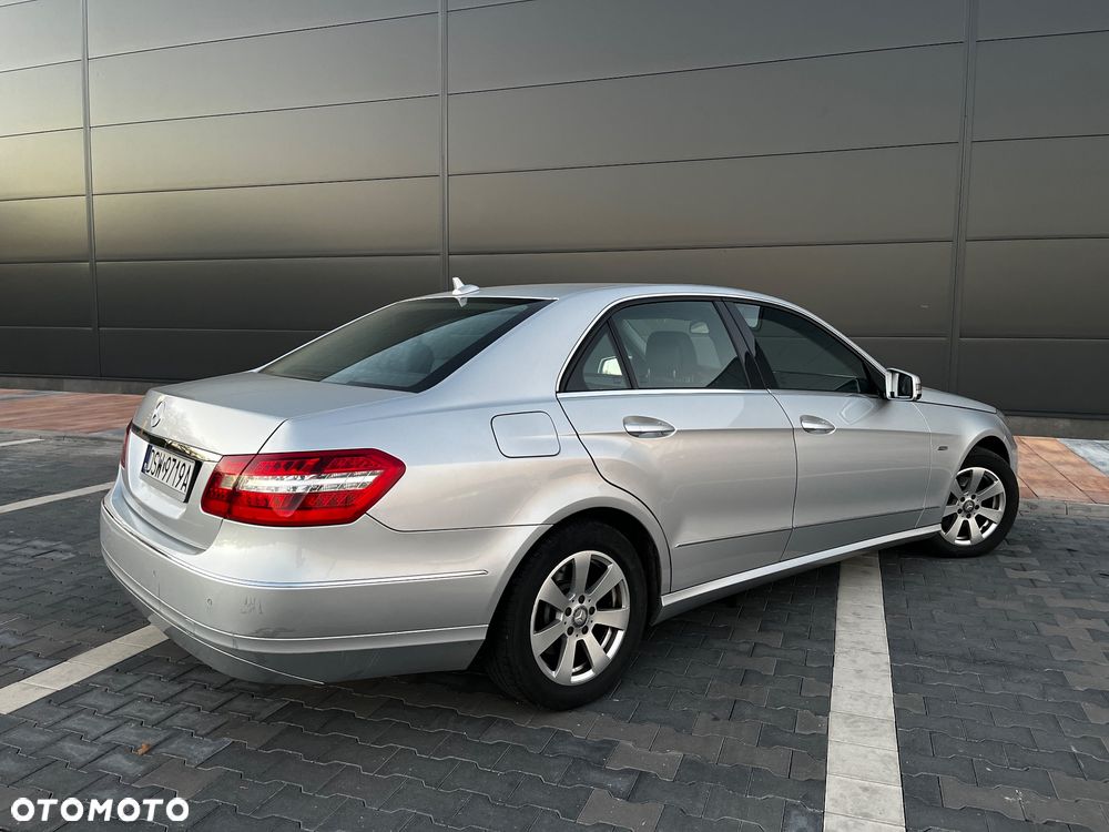 Mercedes-Benz Klasa E 200 CGI BlueEffICIENCY Avantgarde - 9