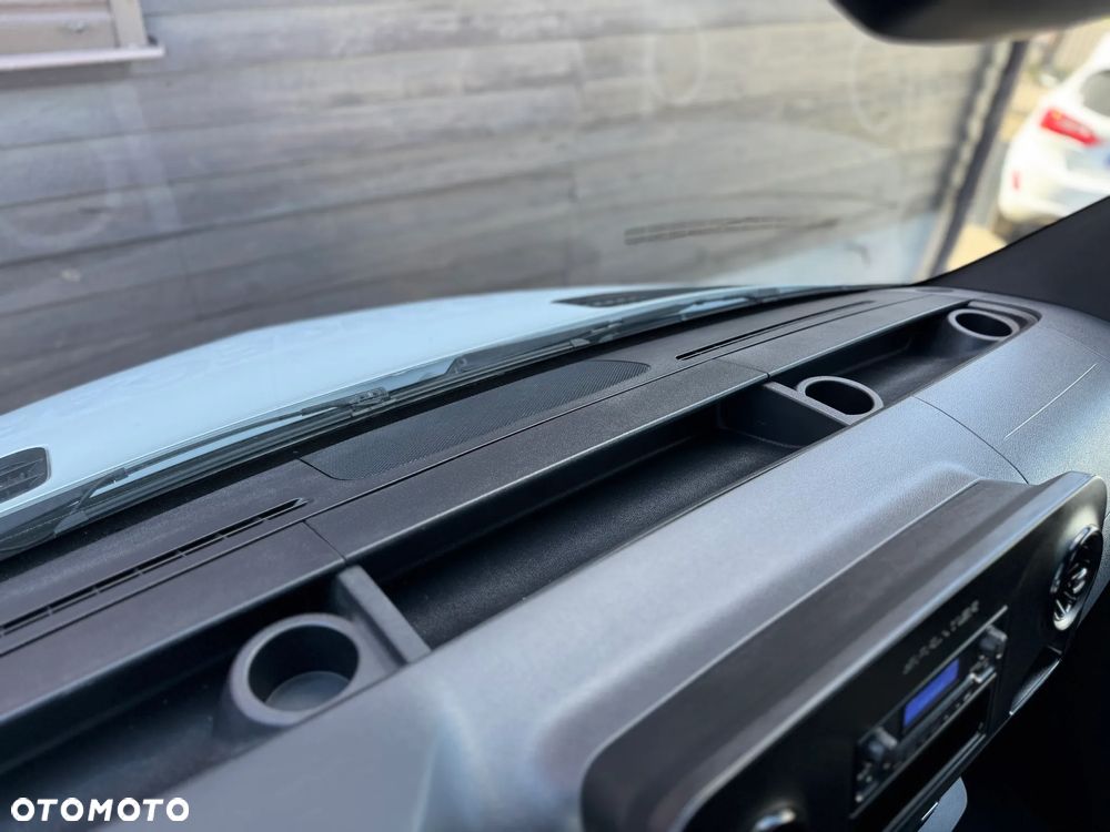 Mercedes-Benz Sprinter - 33