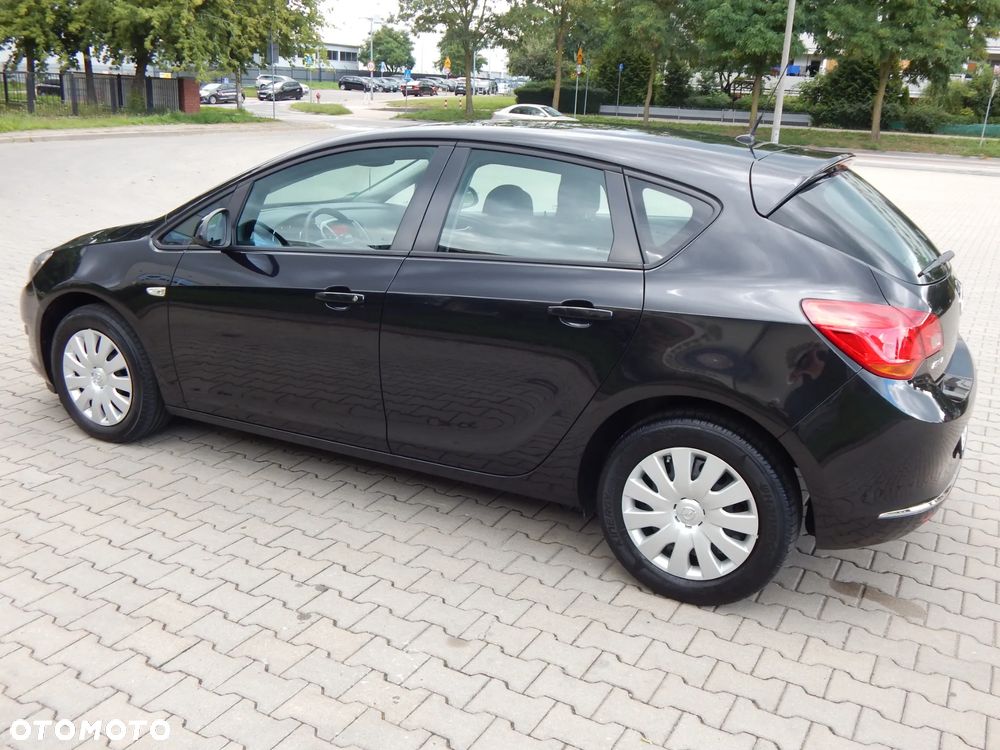 Opel Astra 1.6 150 Jahre - 6
