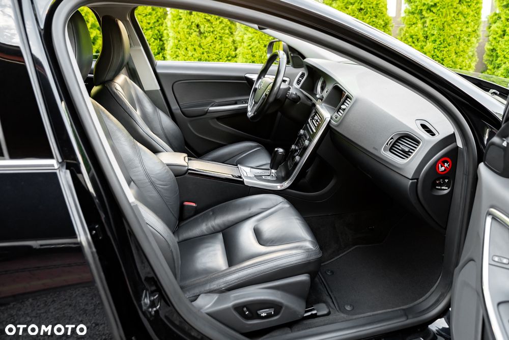 Volvo V60 T6 AWD Geartronic Summum - 25