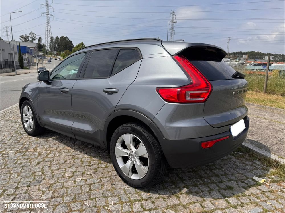 Volvo XC 40 2.0 D3 Momentum Geartronic - 4