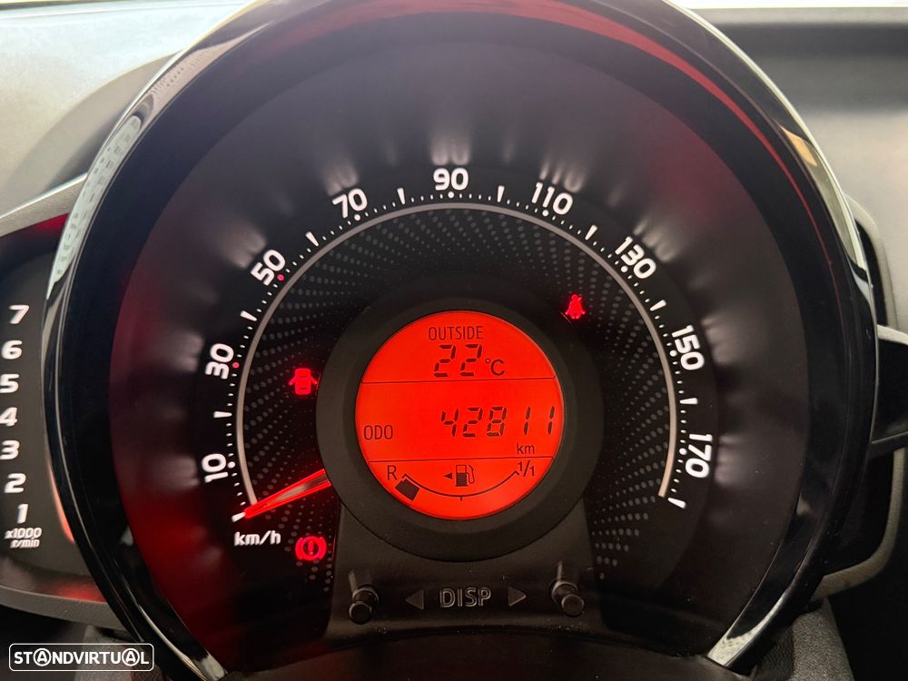 Toyota Aygo 1.0 X-Play Plus - 11