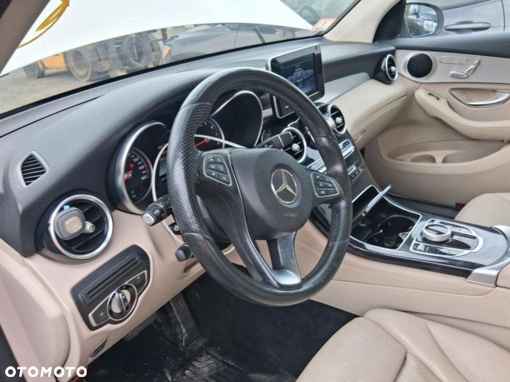 Mercedes-Benz GLC - 30