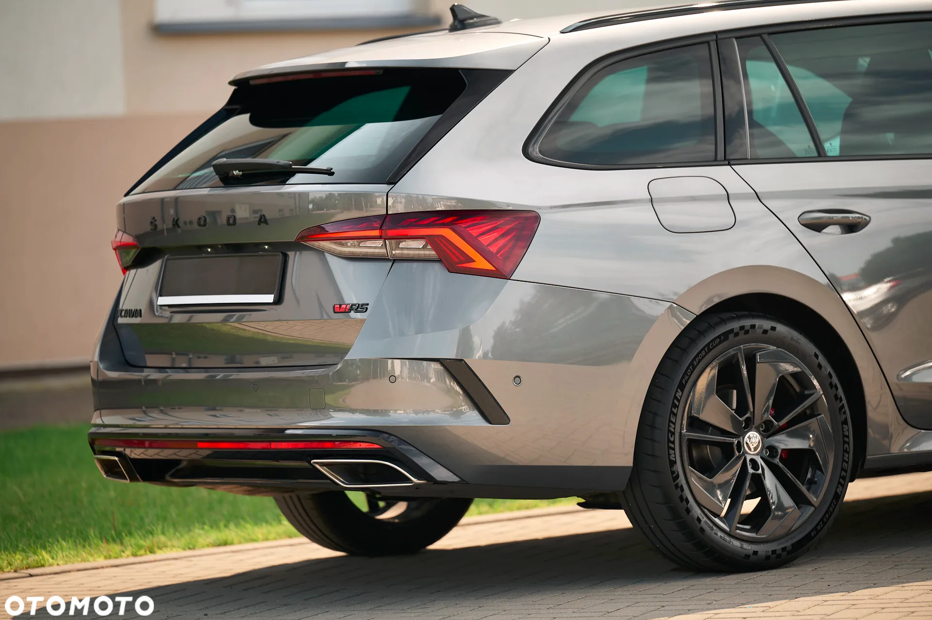 Skoda Octavia Combi 2.0 TDI DSG RS - 19