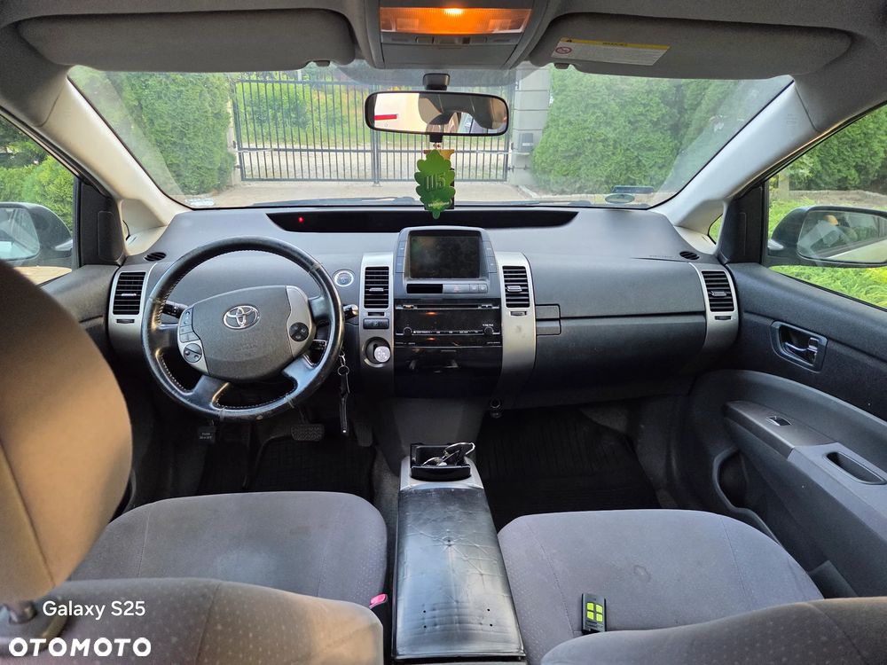 Toyota Prius - 4