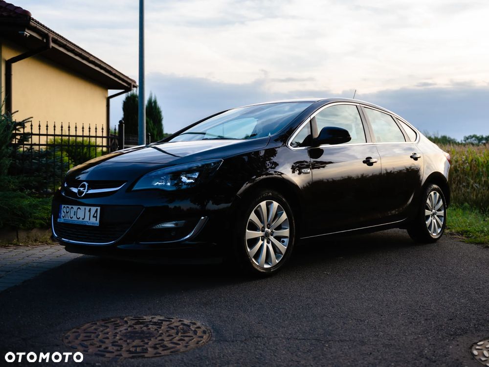 Opel Astra 1.4 T Executive - 9
