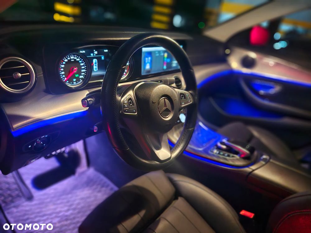 Mercedes-Benz Klasa E 220 d 4-Matic 9G-TRONIC - 3