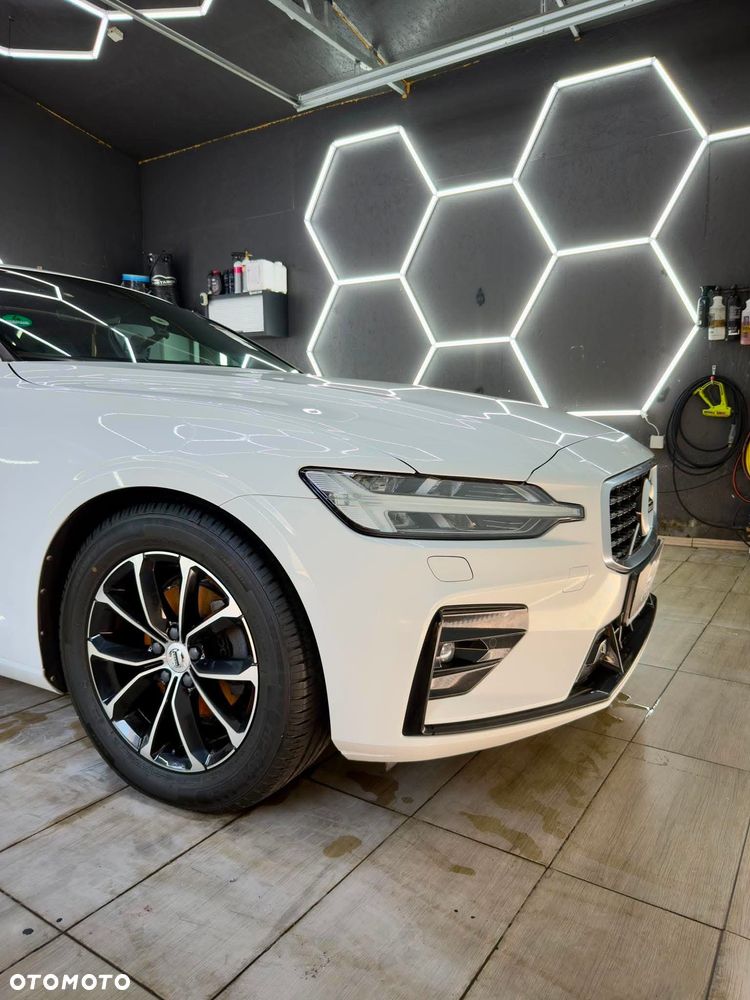 Volvo V60 D4 Geartronic R-Design - 32