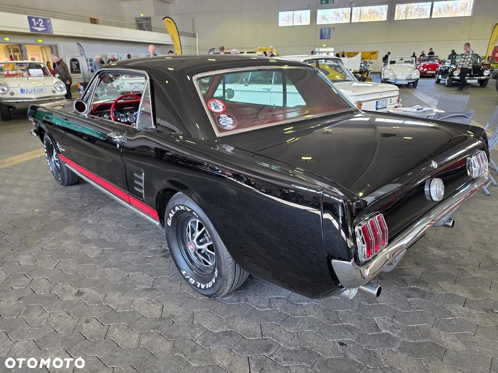 Ford Mustang - 4