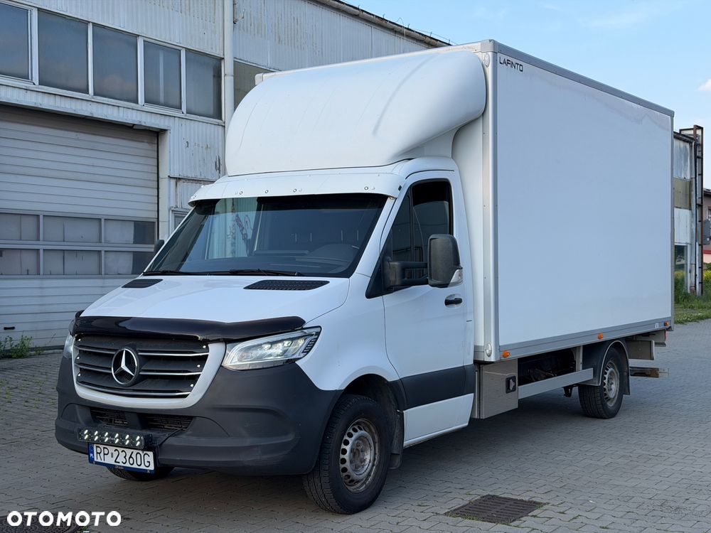 Mercedes-Benz SPRINTER 907 - 1
