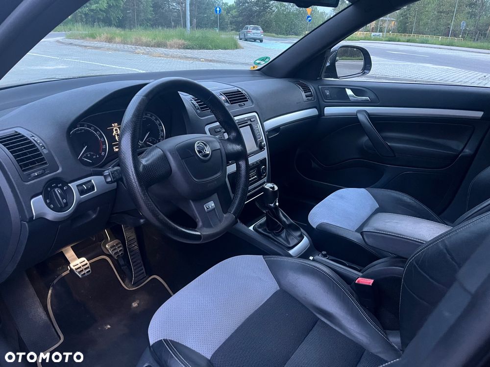 Skoda Octavia 2.0 TDI CR DPF RS - 10