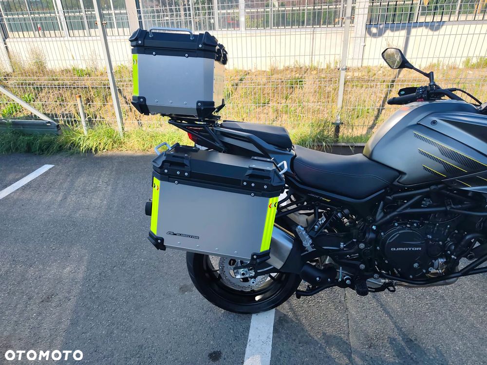 QJMOTOR SRT900S - 8