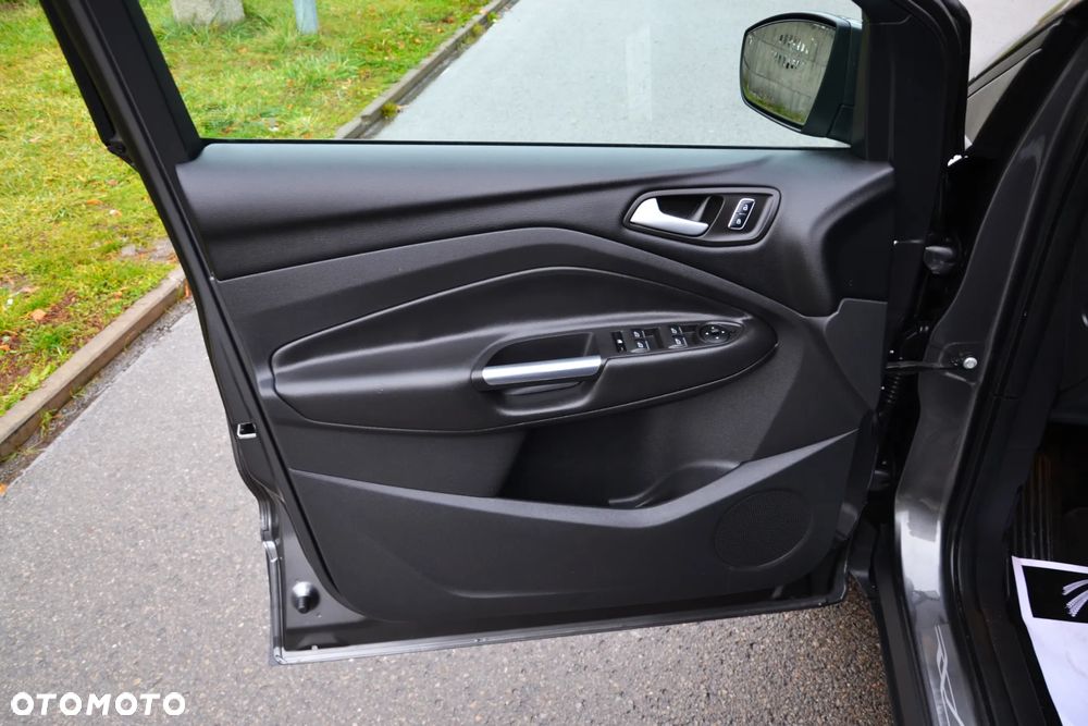 Ford Kuga 2.0 TDCi FWD Titanium - 29