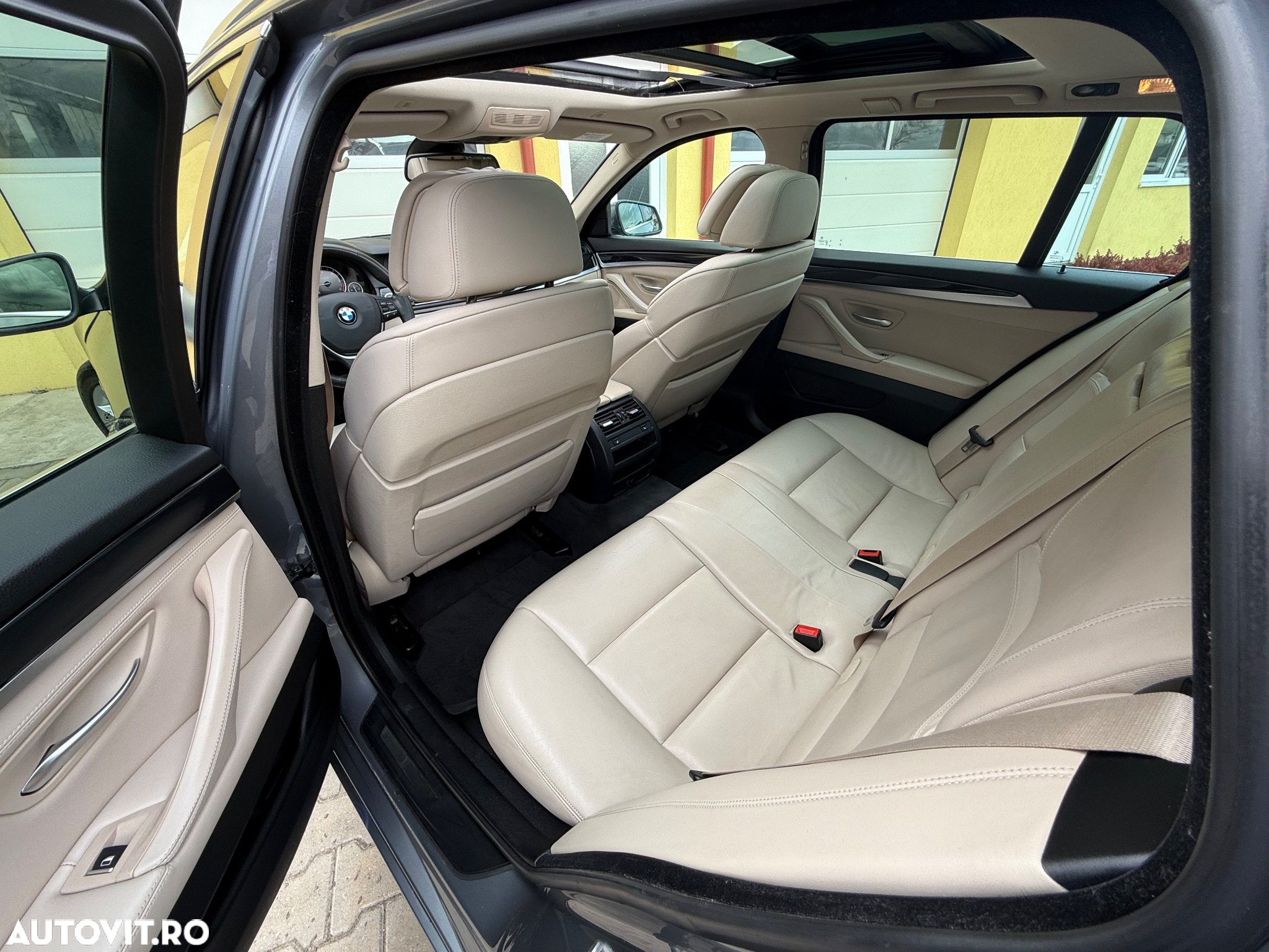 BMW Seria 5 525d Touring Aut. - 11