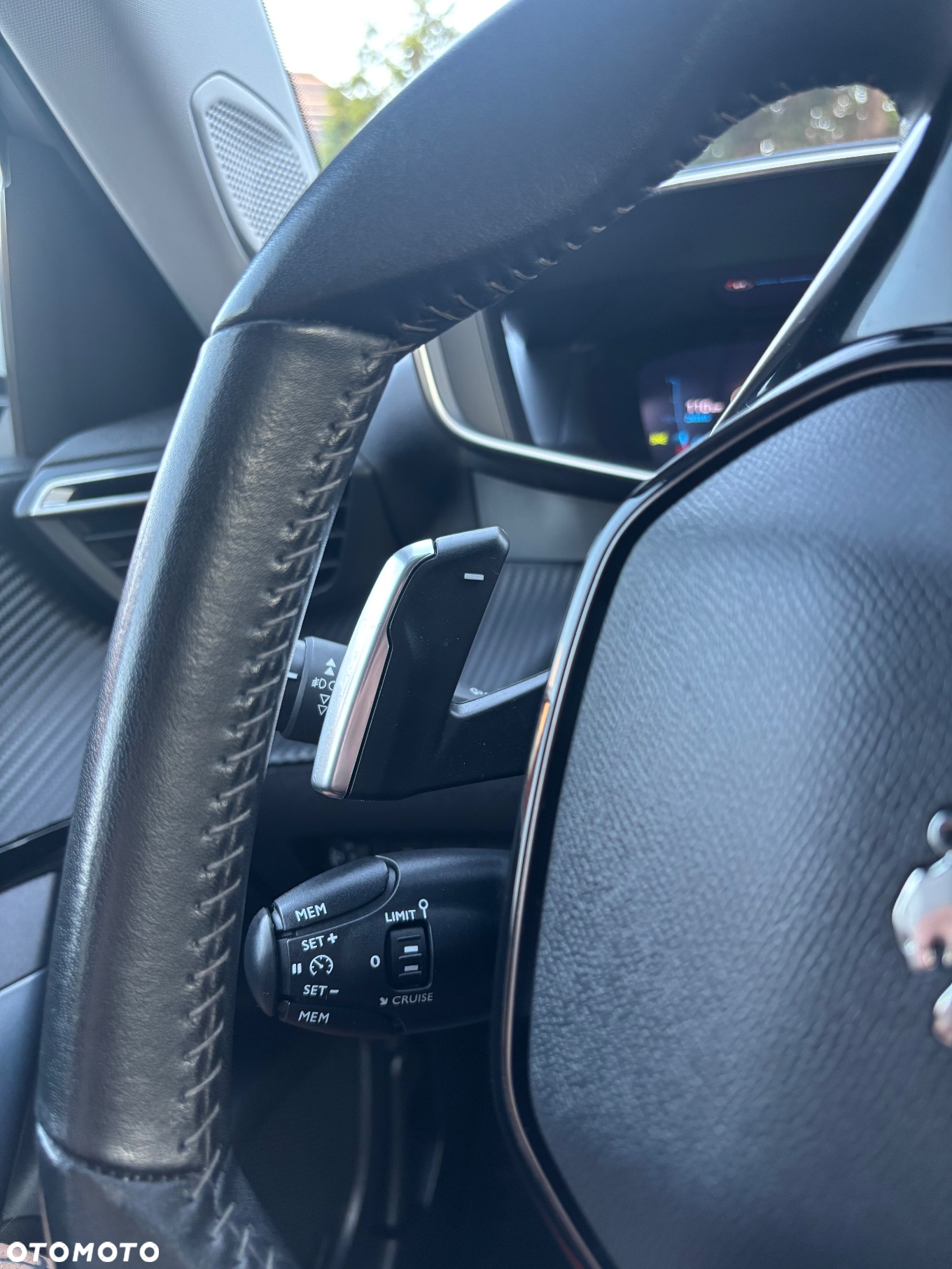 Peugeot 2008 PureTech 130 EAT8 Allure - 17