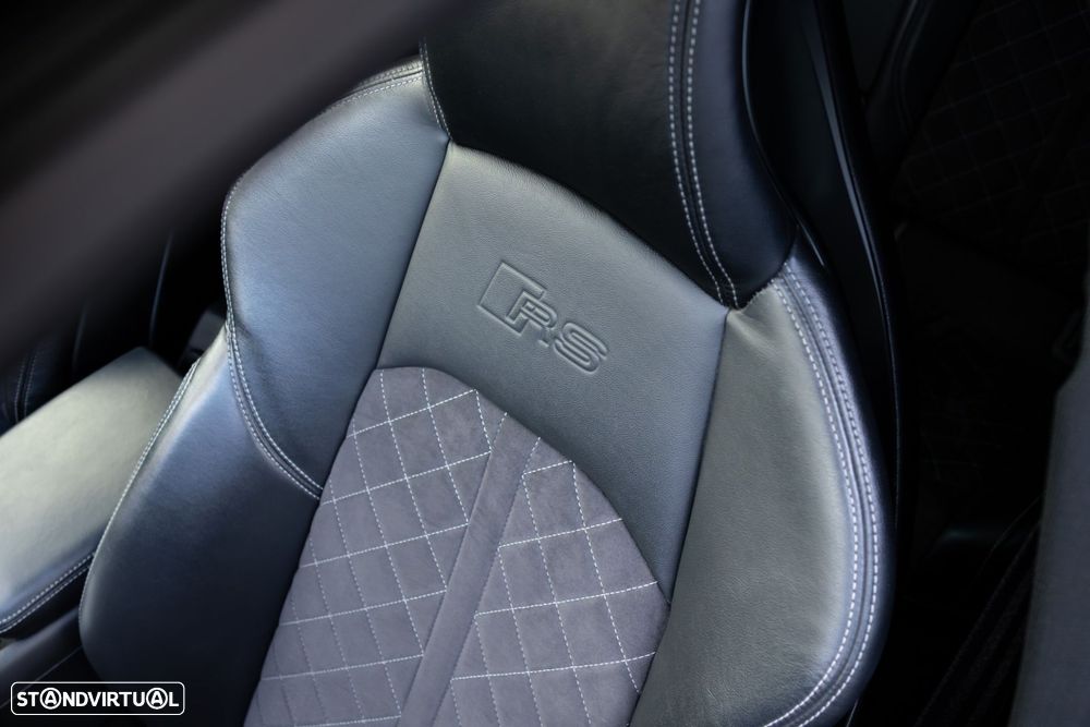 Audi RS4 Avant - 36