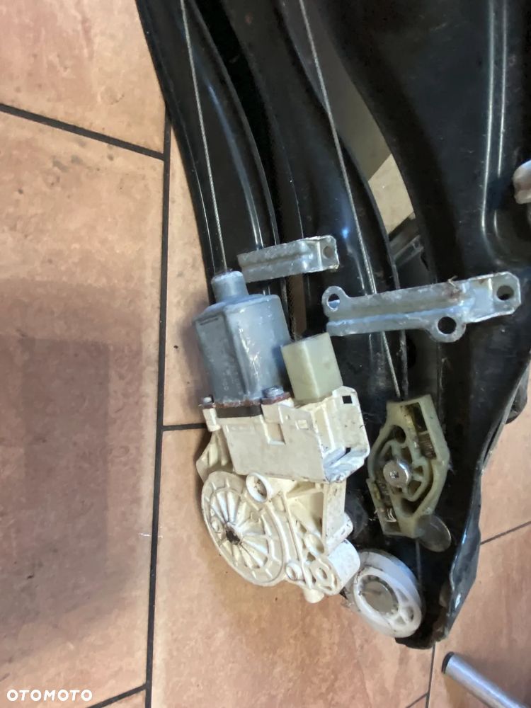 SZYBA MECHANIZM BMW Z4 E89 - 5