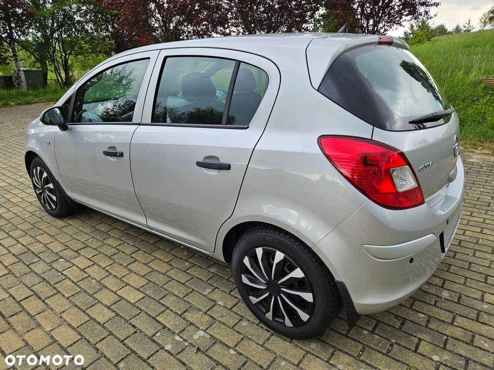 Opel Corsa 1.2 16V Essentia - 11