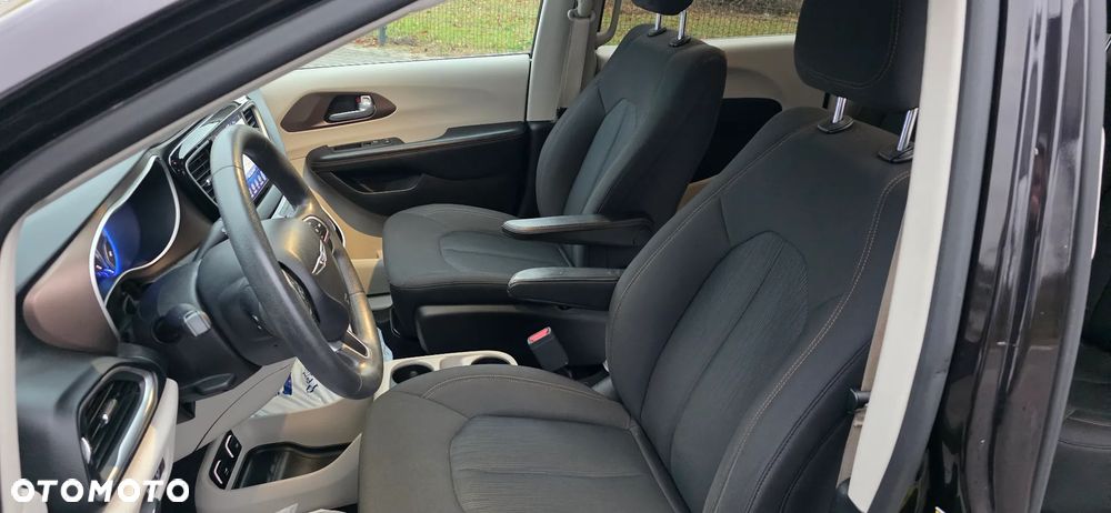 Chrysler Pacifica - 11