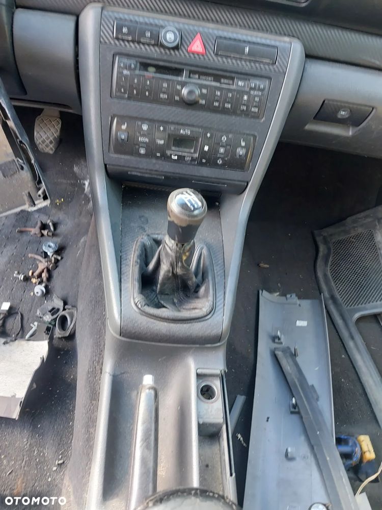 Audi A4 B5 FL Lift Avant Kombi silnik 1.8 AVV 125 KM skrzynia biegów DWA maska zderzak klapa drzwi lusterko błotnik spojler LZ5M blenda mikrostyk szyba felgi pompa sprężarka klimatyzacji przewód panel mechanizm sterownik S4 panel klimatyzacji grzane fotele tłumik sonda kolektor bagażnik hak holowniczy tunel środkowy konsola CAŁY NA CZĘŚCI WSZYSTKIE CZĘŚCI - 26
