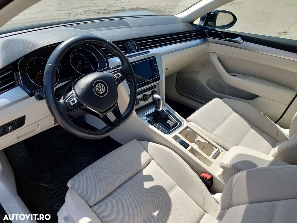 Volkswagen Passat 2.0 TDI DSG Comfortline - 12
